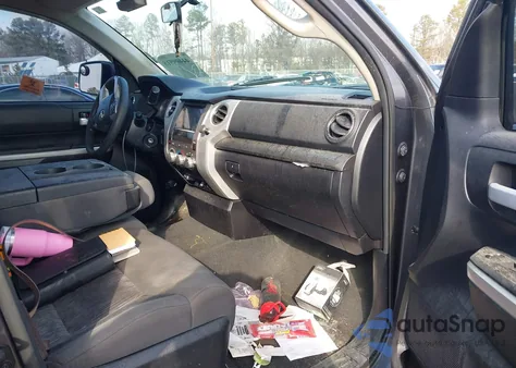 2014 Toyota Tundra Sr5 4.6L V8 z USA, uszkodzony, nr VIN 5TFRM5F15EX071881